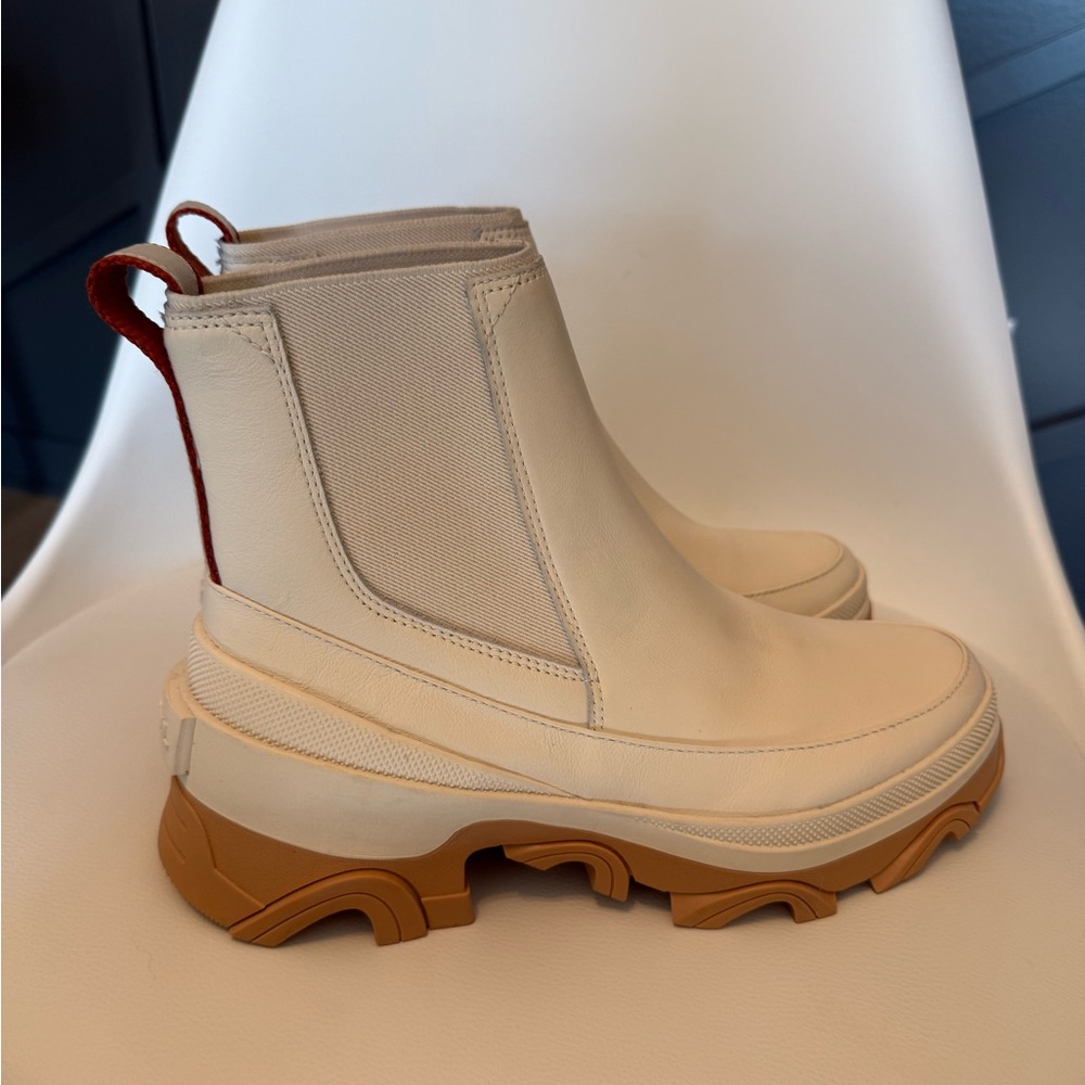 Sorel Cream Ankle Boots with Tan Soles - Picture 8 of 10